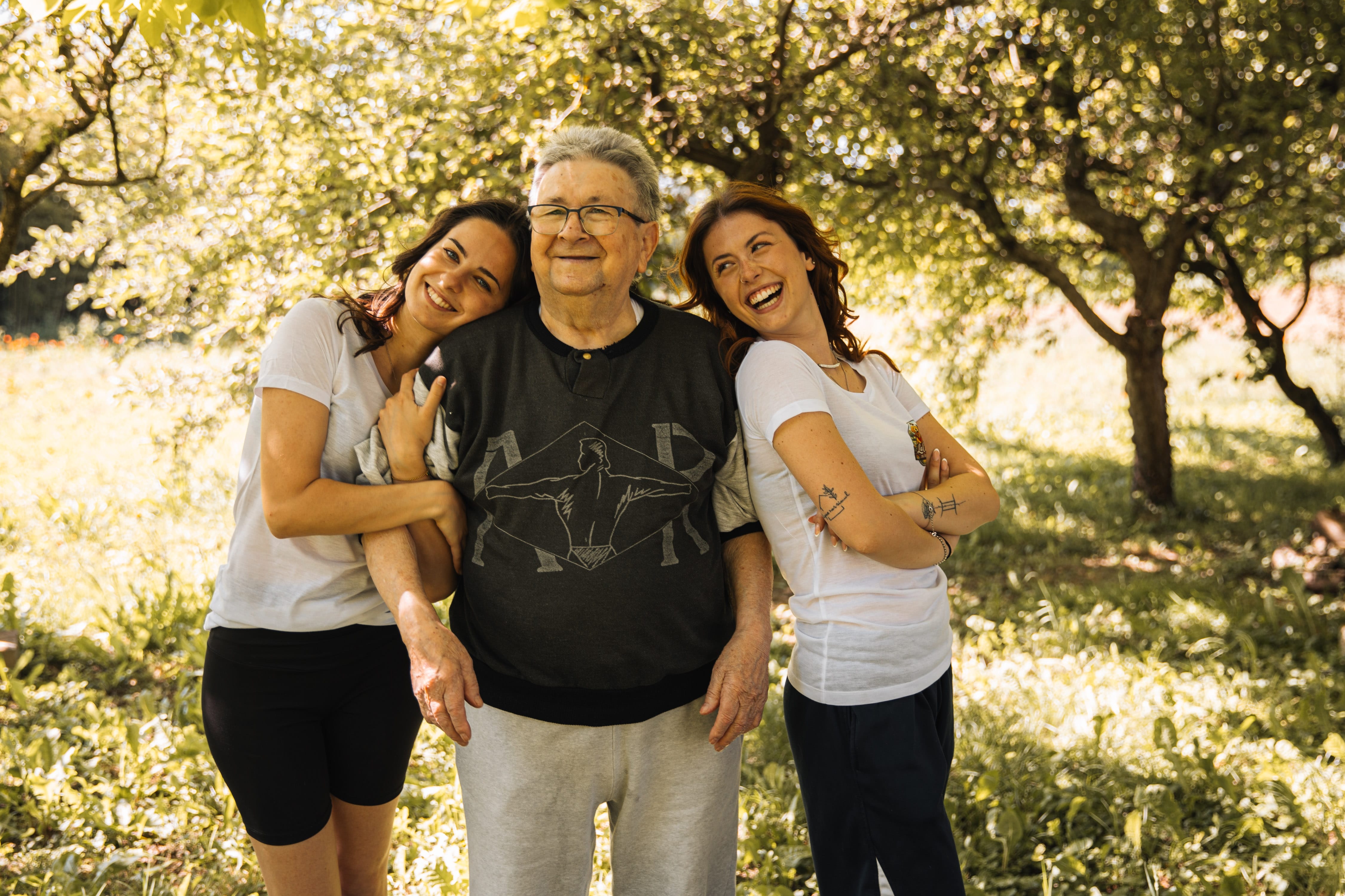 Sara, Ilaria e il nonno